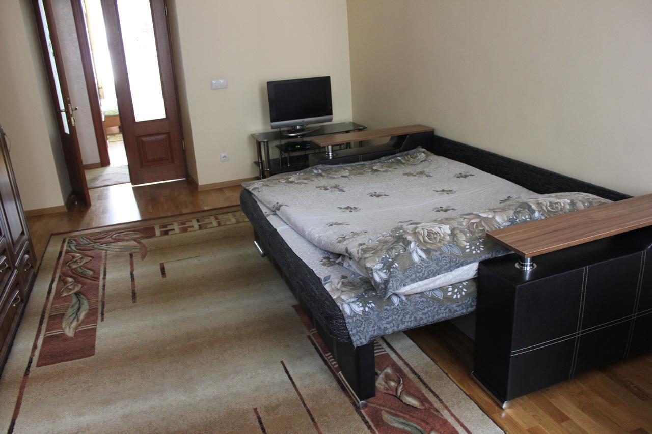 Apartment On Bernarda Meretyna Лвив Екстериор снимка